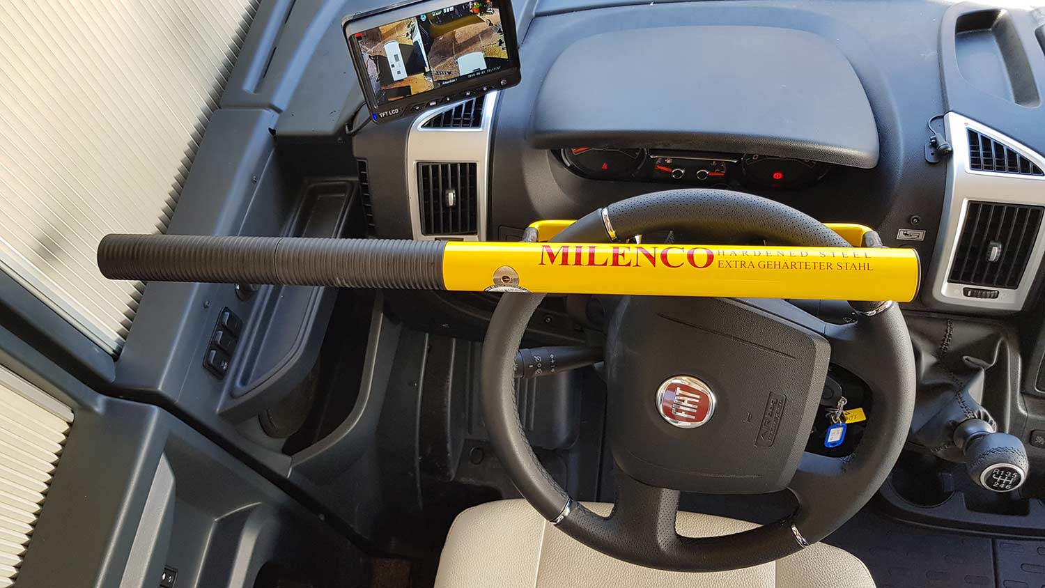 antivol de volant haute securite XL M0512 milenco exterior